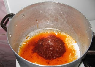 Adding Nigerian stew to milk